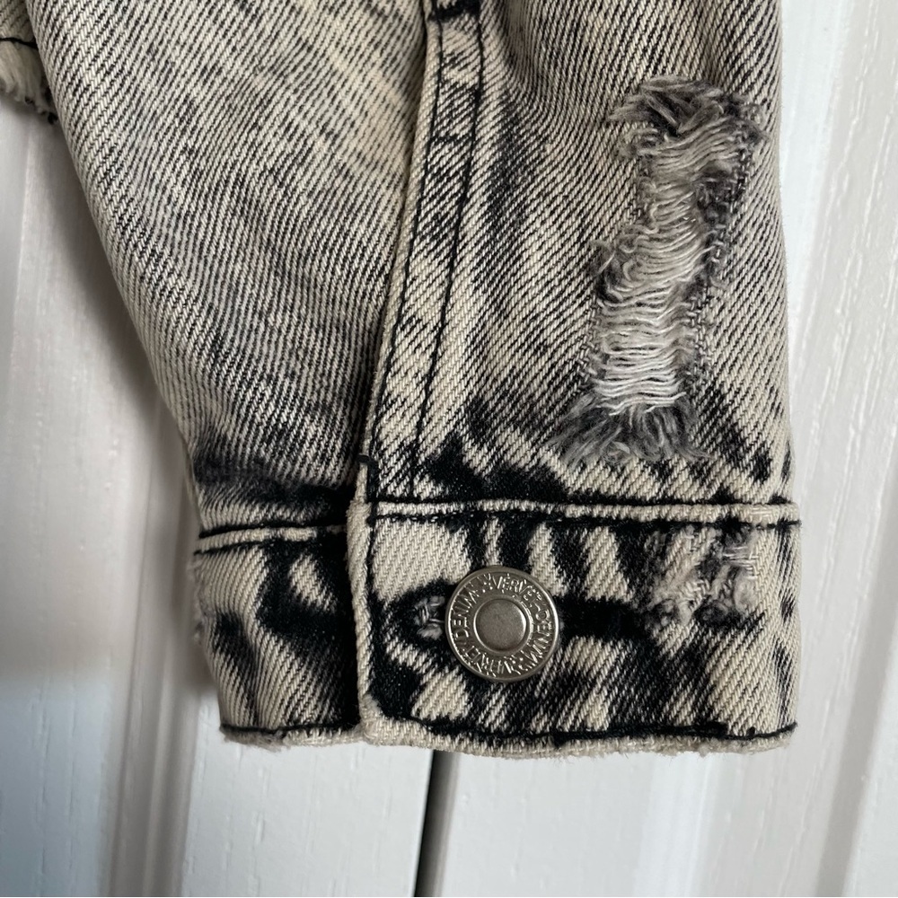 NWOT Vervet Escala Denim Jacket Women’s M Black Acid Wash Classic Crop Fit - Picture 11 of 16